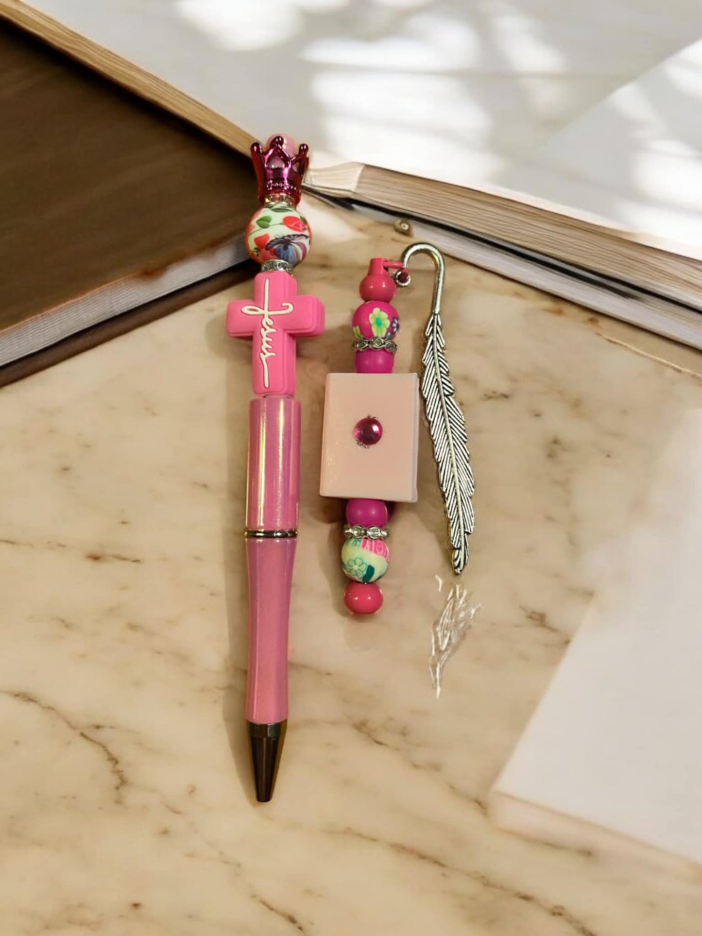 Ensemble Stylo/Marque page Uniques